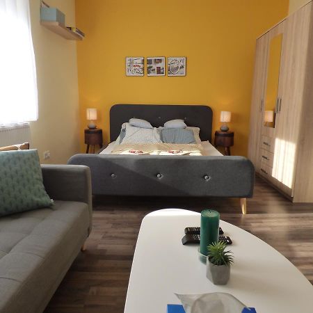 Yellow Apartment デブレツェン エクステリア 写真