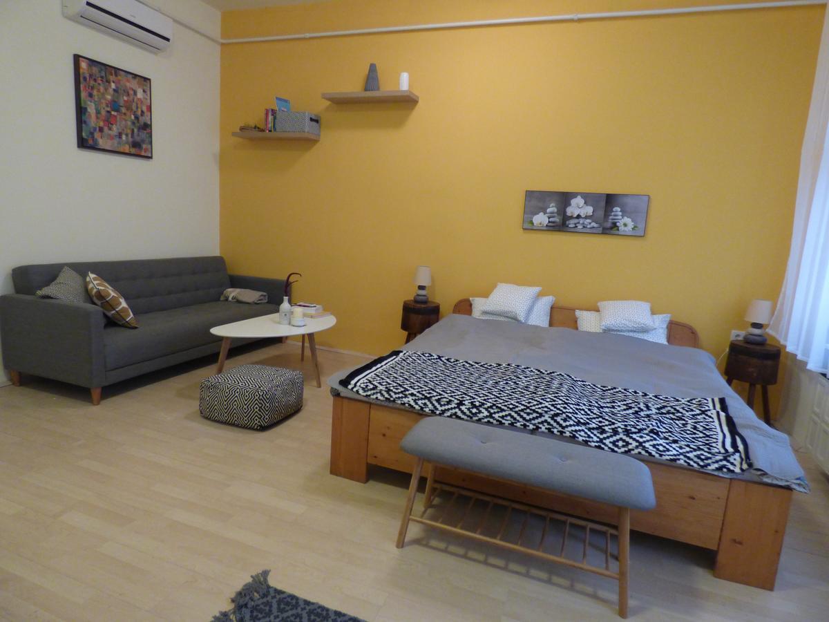 Yellow Apartment デブレツェン エクステリア 写真