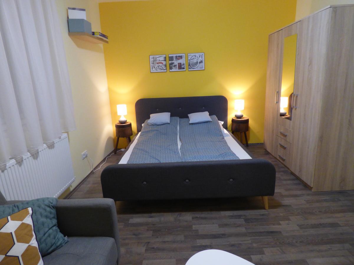 Yellow Apartment デブレツェン エクステリア 写真
