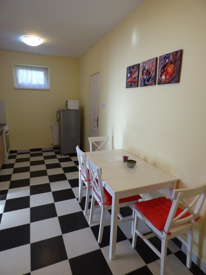 Yellow Apartment デブレツェン エクステリア 写真